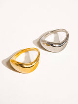 Erin 18K Non-Tarnish Classic Wavy Band: Yellow Gold